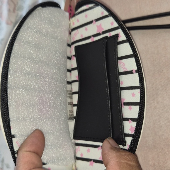 Betsey Johnson White and Black Cat Wristlet - Picture 3 of 3
